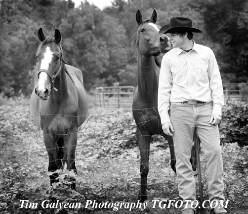 horse,senior pictures,overland park,ks,mo,kansas city,barn,farm,location,bw,black and white,bnw,saint thomas aquinas,rockhurst,tim galyean photography